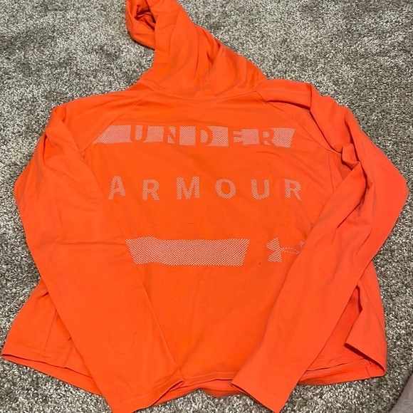 Under Armour top - Picture 1 of 2